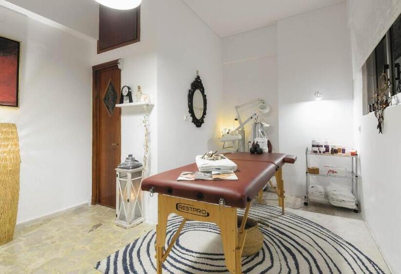 Denise Studios And Apartments