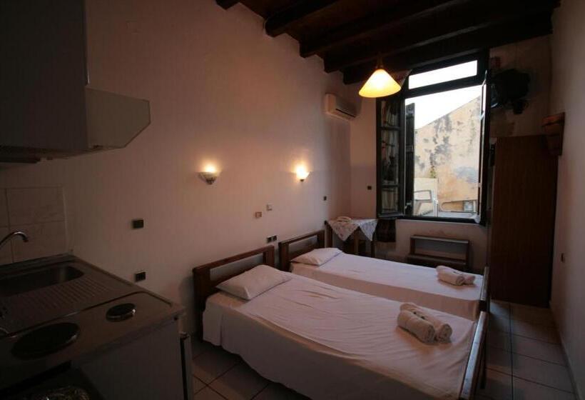 هتل Chania Rooms