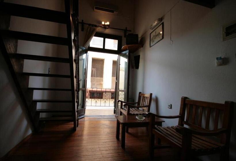 هتل Chania Rooms