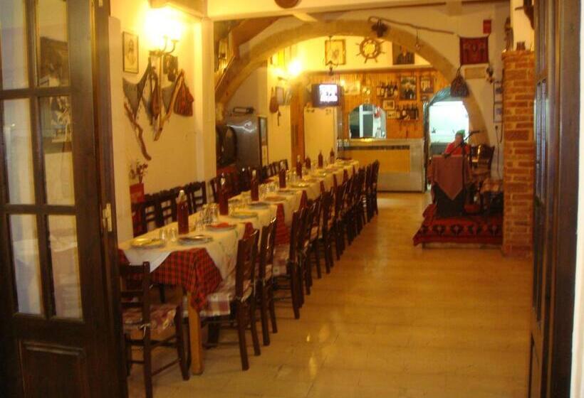 هتل Chania Rooms