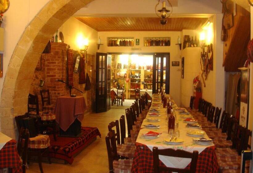 هتل Chania Rooms