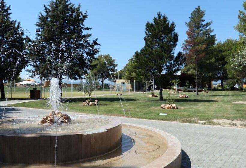 هتل Club Nature Village