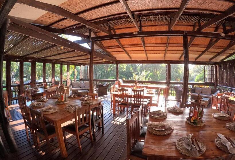 فندق Umtamvuna River Lodge