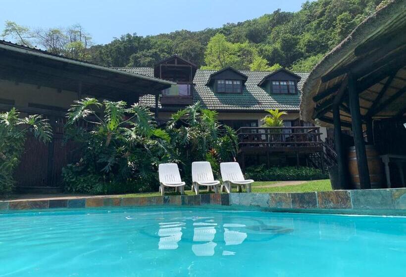 Отель Umtamvuna River Lodge