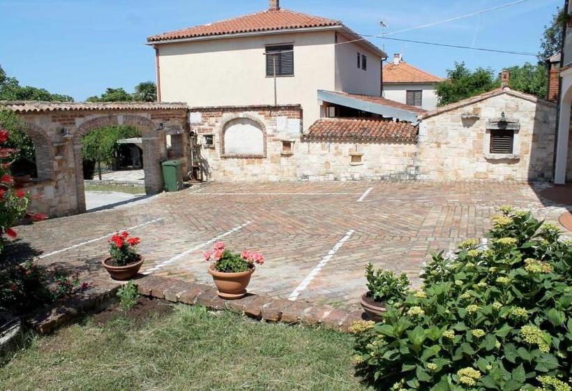 פנסיון Villa Pasis