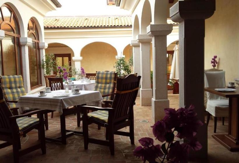 بنسيون Villa Pasis