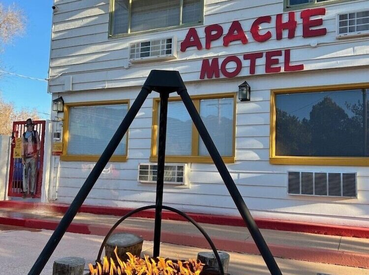 Apache Motel