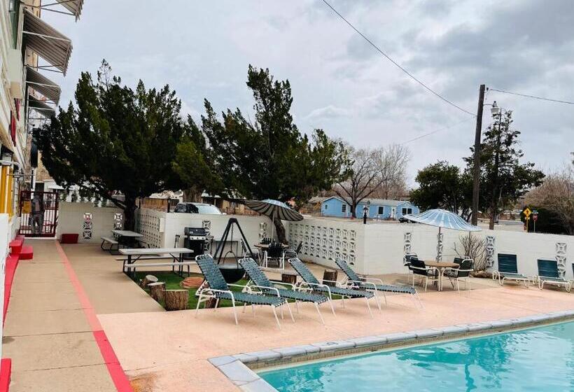 Apache Motel