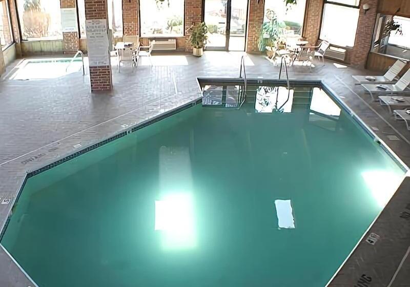 בית מלון כפרי American Inn And Suites Ionia