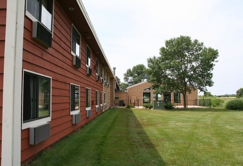 فندق Americinn By Wyndham Elkhorn Near Lake Geneva