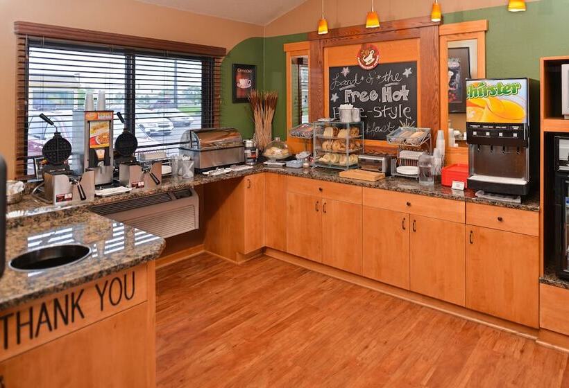 فندق Americinn By Wyndham Fergus Falls  Conference Center