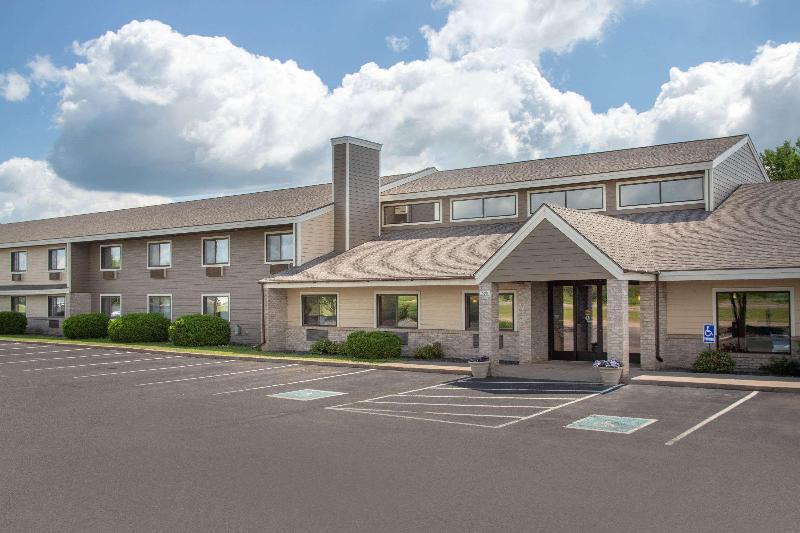 هتل Americinn By Wyndham Hayward