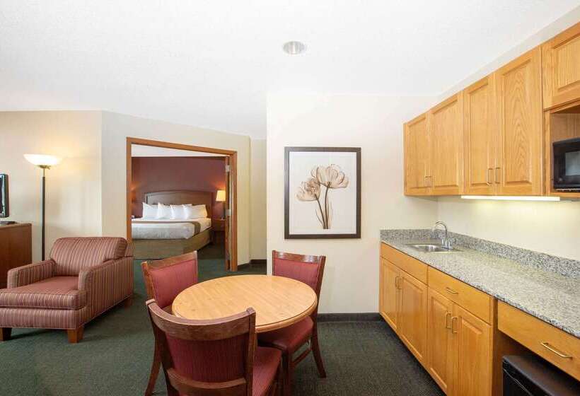 هتل Americinn By Wyndham Kearney