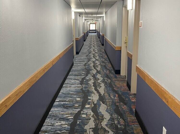 هتل Americinn By Wyndham Ladysmith