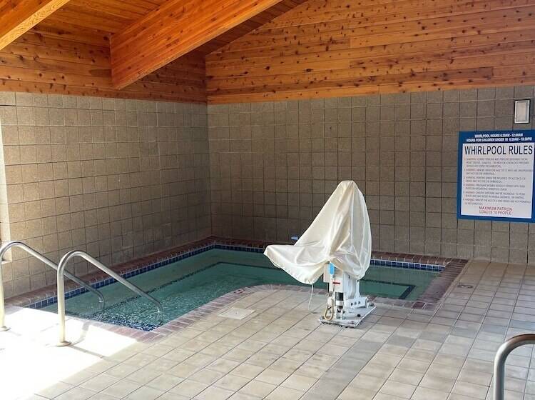 هتل Americinn By Wyndham Ladysmith