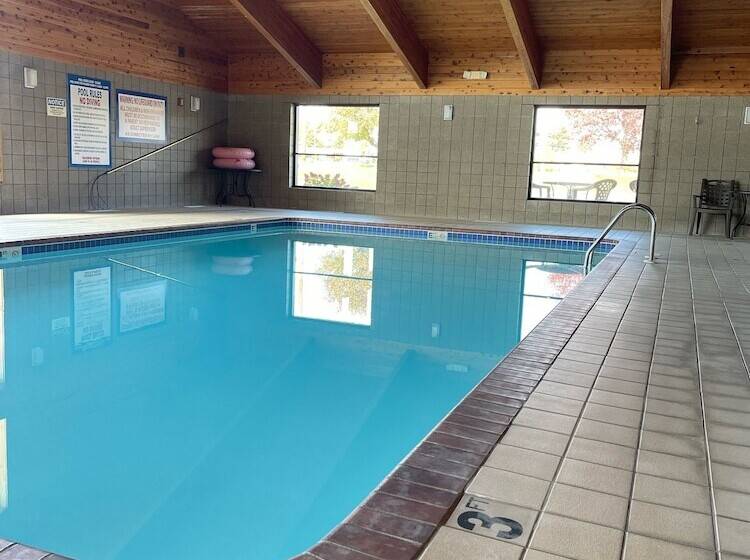 هتل Americinn By Wyndham Ladysmith