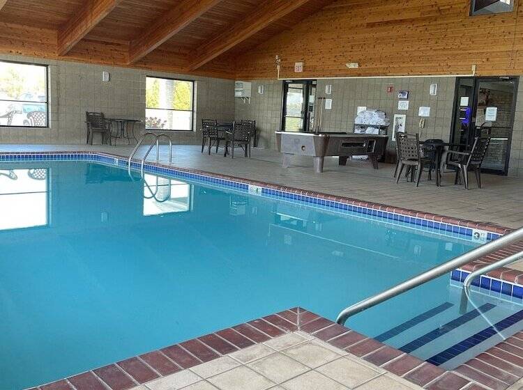 هتل Americinn By Wyndham Ladysmith