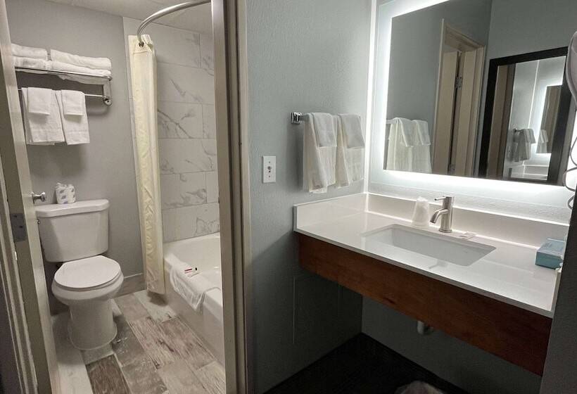 هتل Americinn By Wyndham Ladysmith