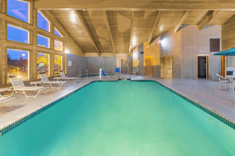 هتل Americinn By Wyndham Rhinelander