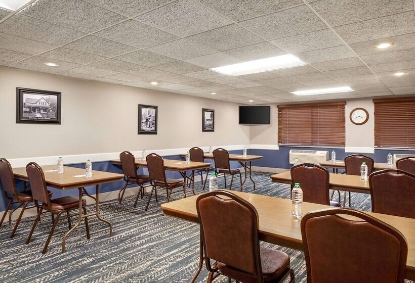 هتل Americinn By Wyndham Sauk Centre