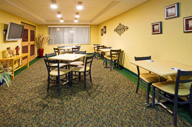هتل Americinn By Wyndham Sioux Falls