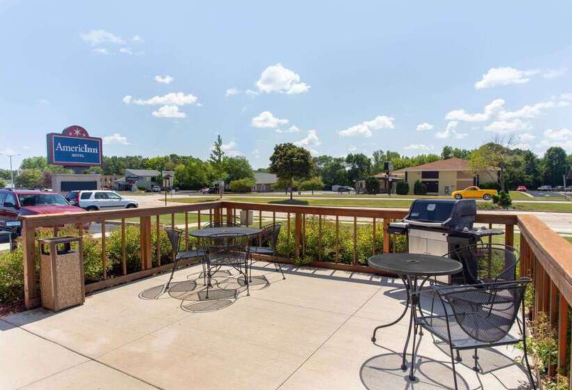 فندق Americinn By Wyndham West Bend