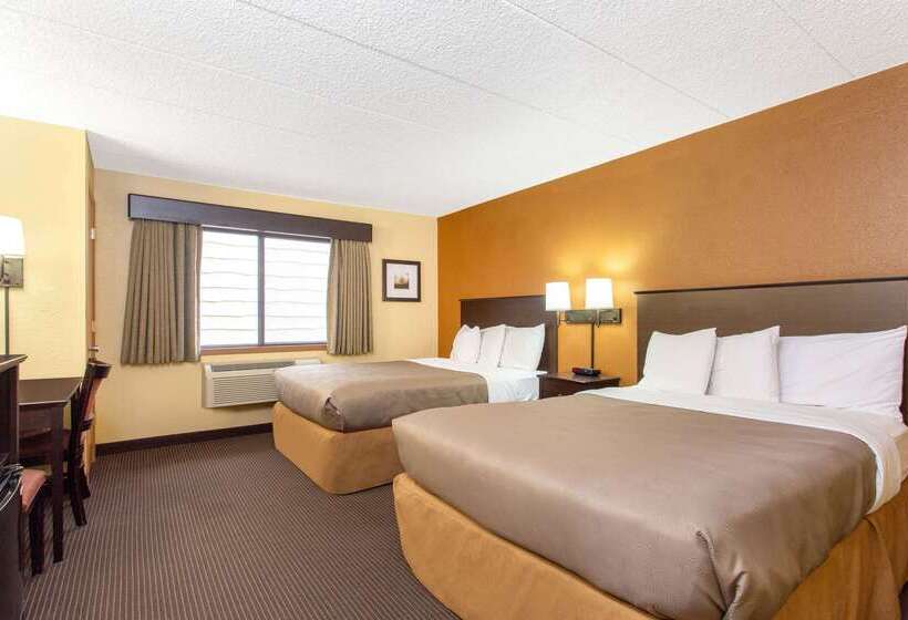 호텔 Americinn By Wyndham West Bend