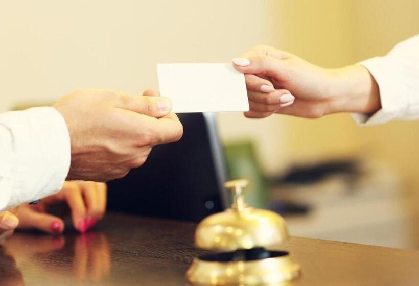 酒店 Anchorage Inn Lakeport