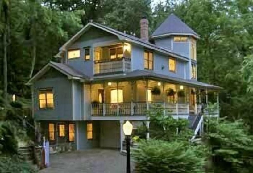 هتل Arsenic And Old Lace Bed & Breakfast Inn