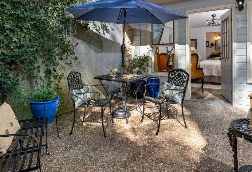 בית מלון כפרי Arsenic And Old Lace Bed & Breakfast Inn