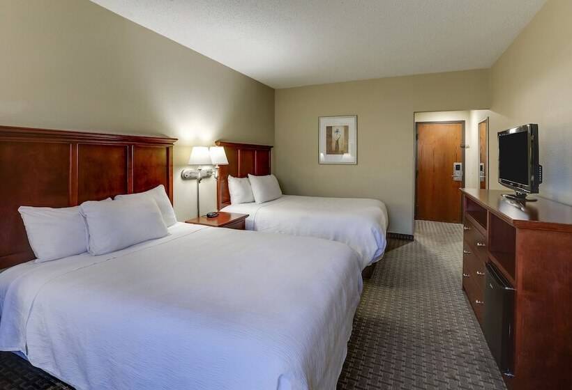 هتل Spark By Hilton Branson Meadows