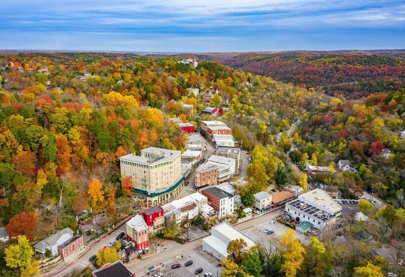 هتل 1905 Basin Park