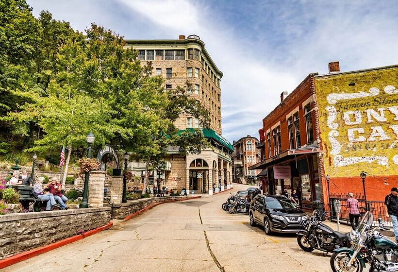 هتل 1905 Basin Park