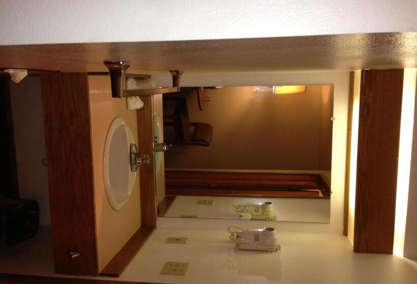 هتل Bay City Inn
