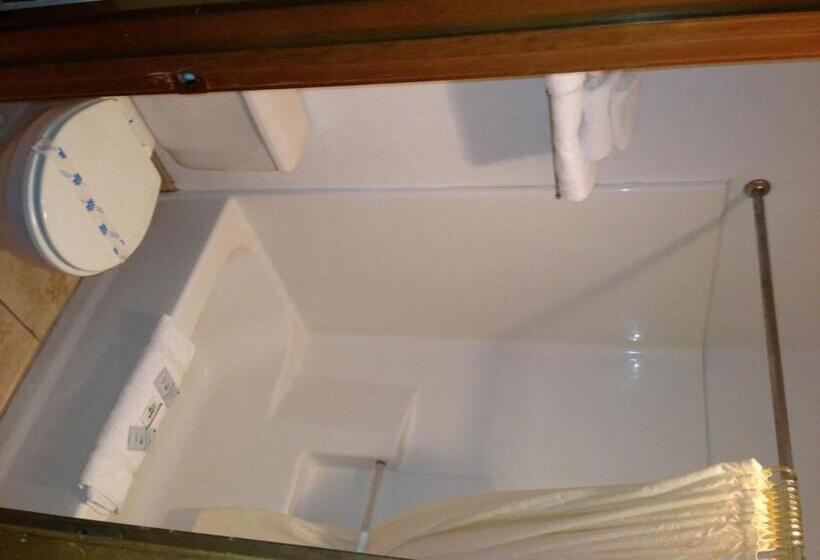 هتل Bay City Inn