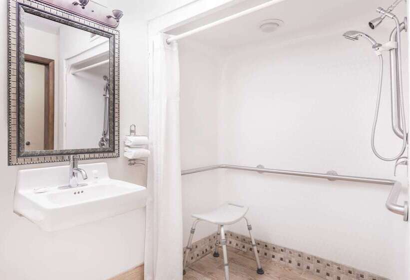 فندق Baymont By Wyndham Lagrange