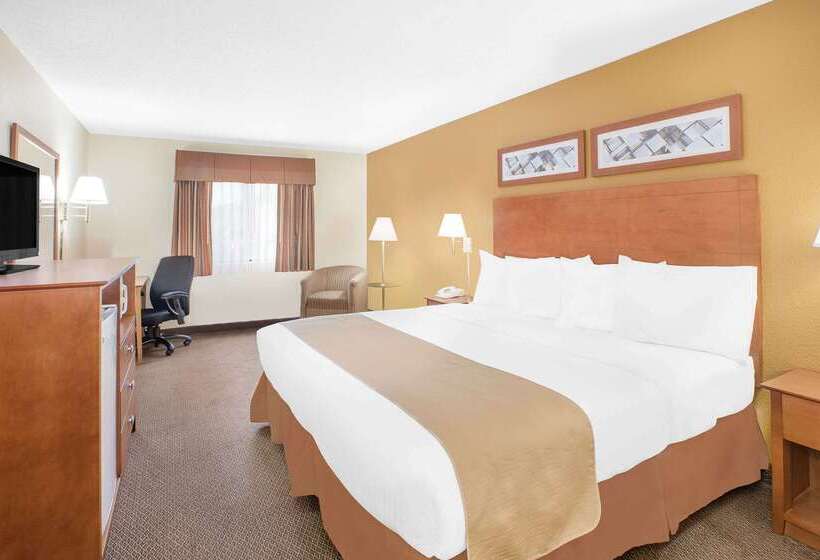 هتل Baymont By Wyndham Port Huron