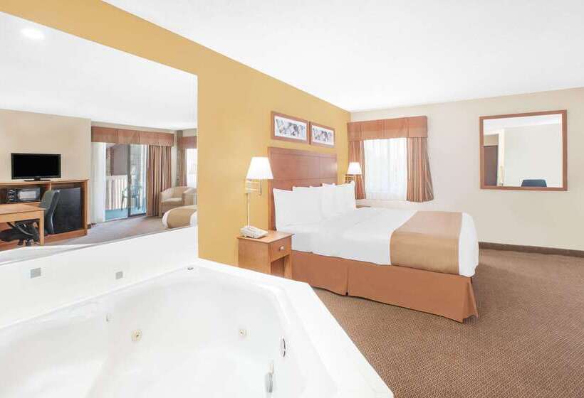هتل Baymont By Wyndham Port Huron