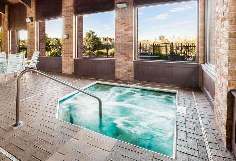 هتل Baymont By Wyndham Port Huron