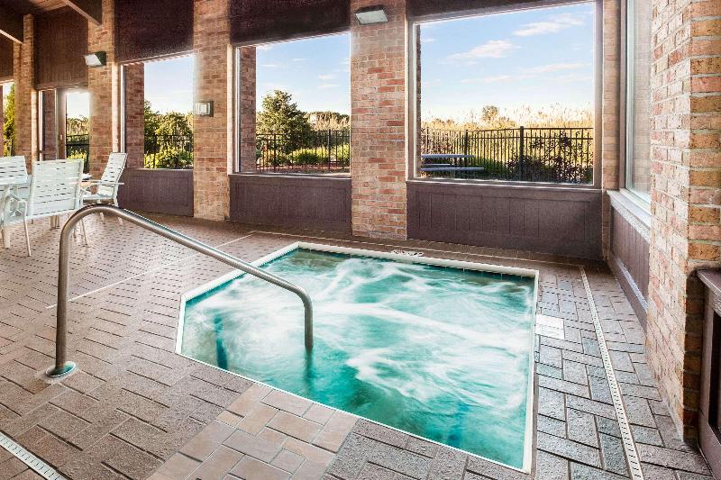 هتل Baymont By Wyndham Port Huron