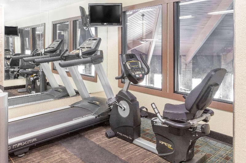 هتل Baymont By Wyndham Port Huron