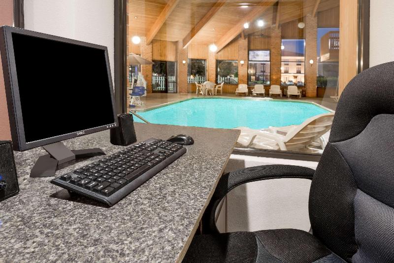 هتل Baymont By Wyndham Tupelo