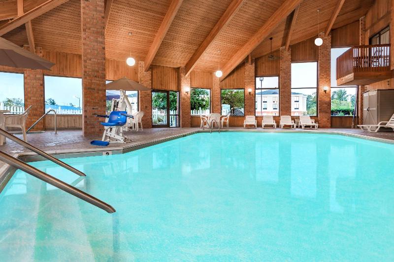 هتل Baymont By Wyndham Tupelo