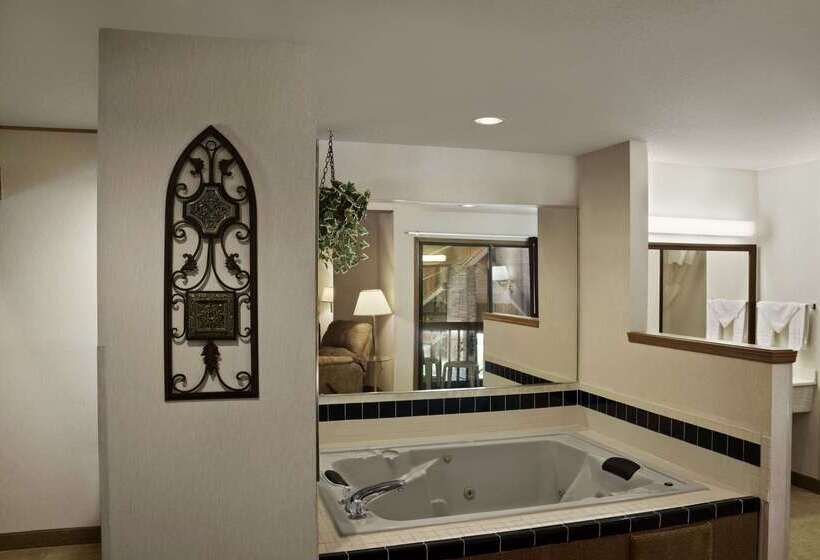 Отель Baymont By Wyndham Whitewater