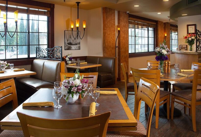 هتل Coast Burbank