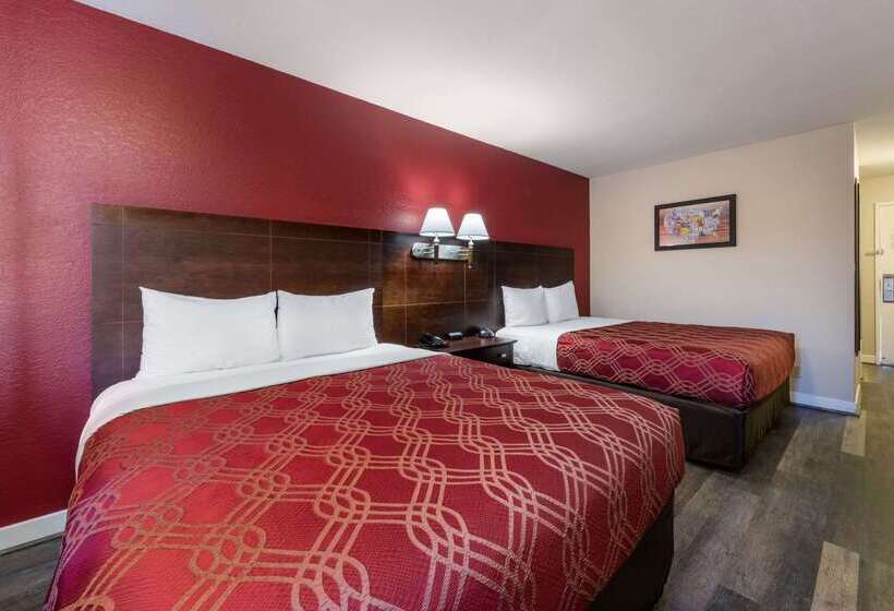 هتل Bay Breeze Inn
