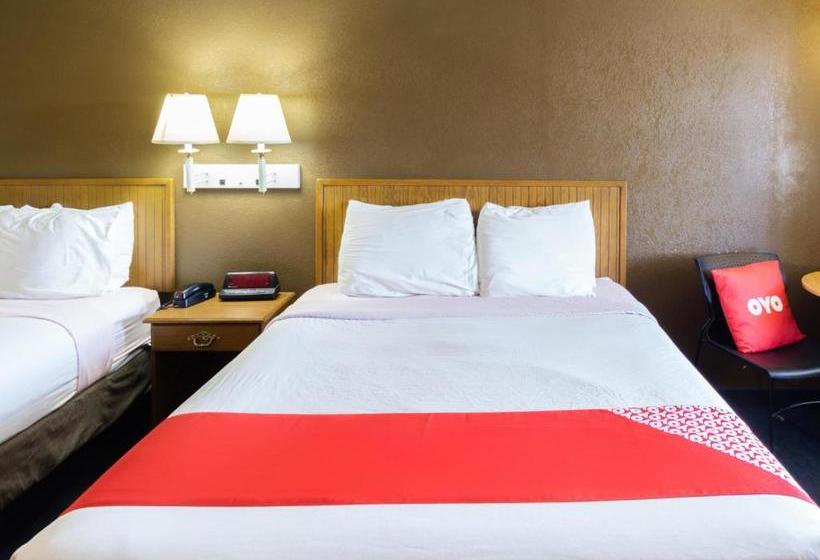 בית מלון כפרי Econo Lodge Inn & Suites Lake of the Ozarks