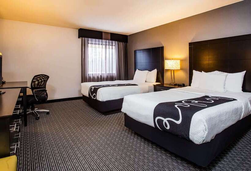 هتل La Quinta Inn By Wyndham Oshkosh