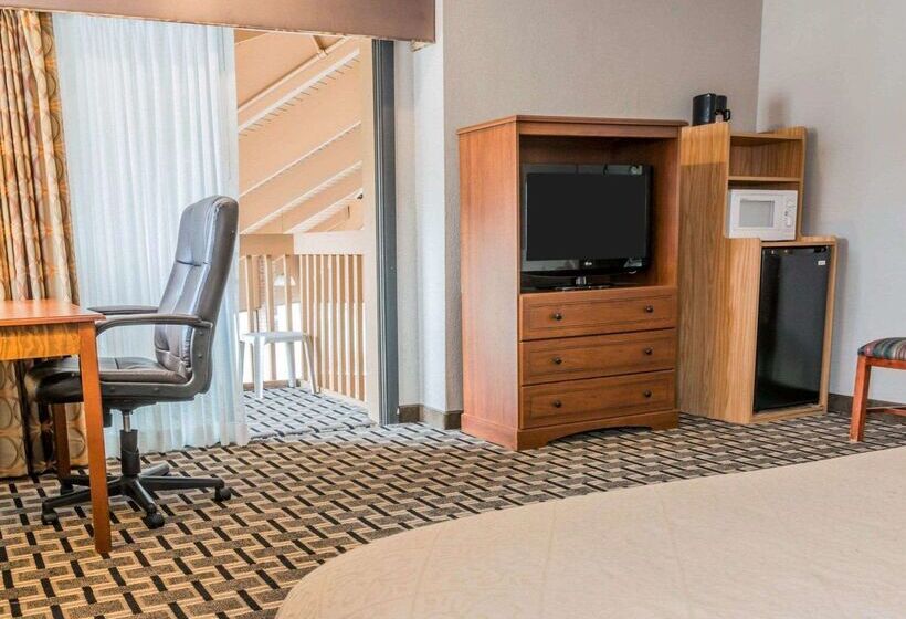 هتل Quality Inn Grand Rapids North