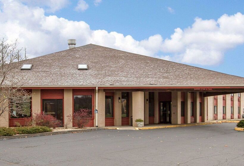 Отель Quality Inn Macomb Near University Area
